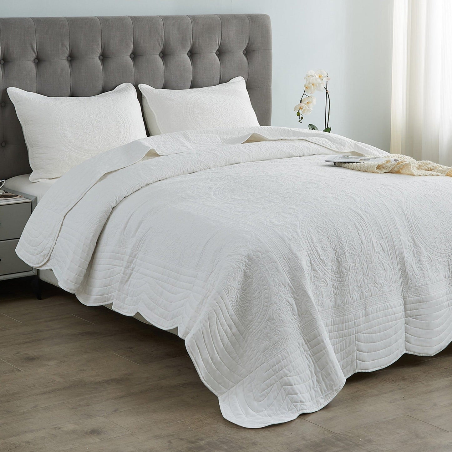 Isabella Cotton Quilt Set - White - Stunning Medallions And Scalloped Edges