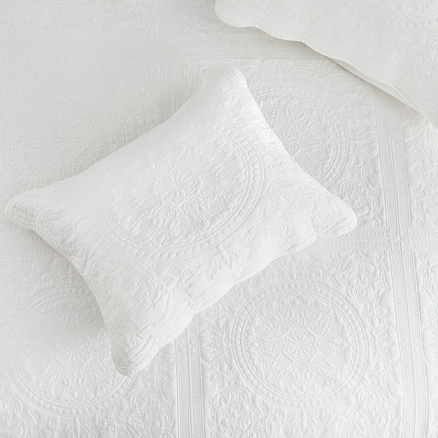 Isabella Cotton Quilt Set - White - Stunning Medallions And Scalloped Edges