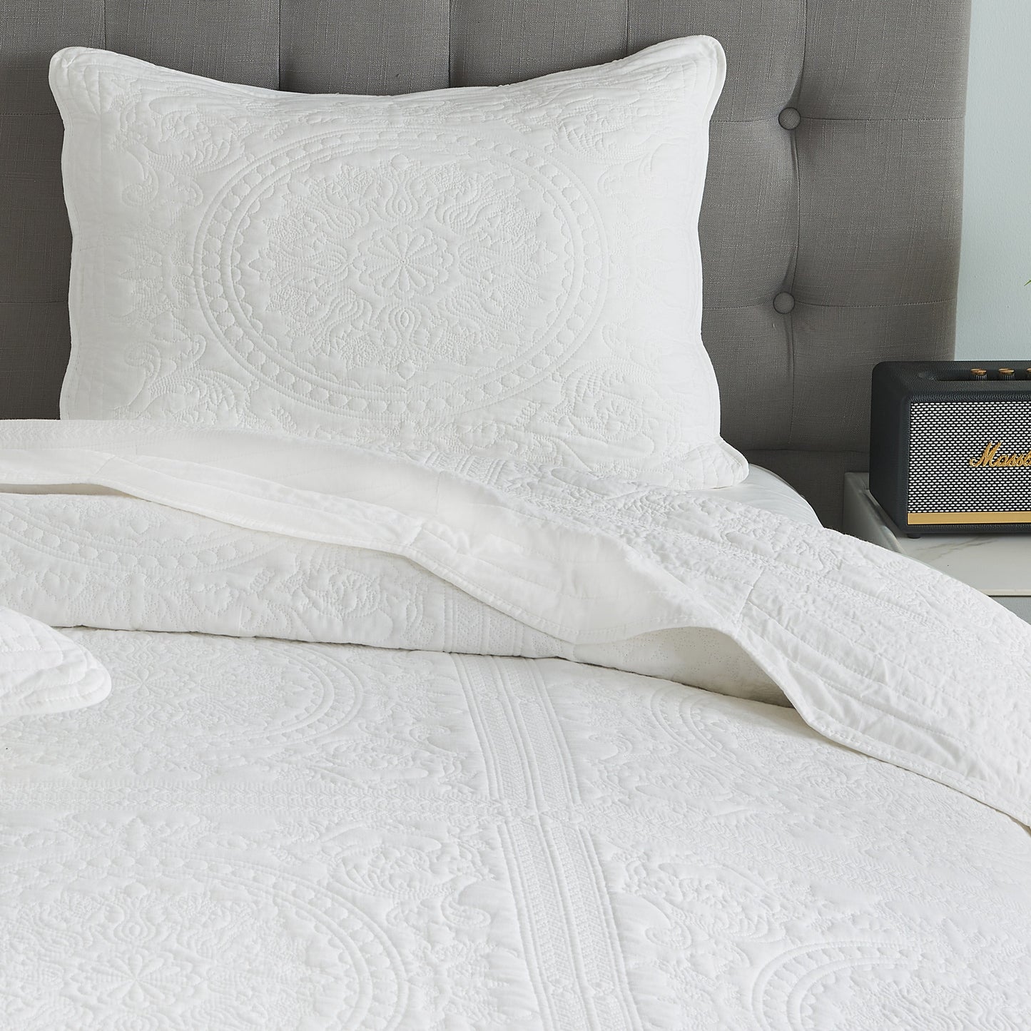 Isabella Cotton Quilt Set - White - Stunning Medallions And Scalloped Edges