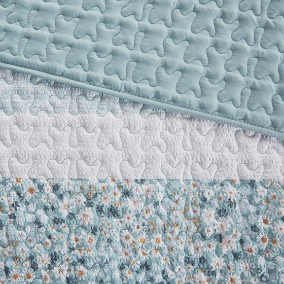 Madison Park Coastal Shabby Chic Seersucker Floral 4PC Quilt Set - Aqua, Blue & Green Hues - Quahog Bay Bedding