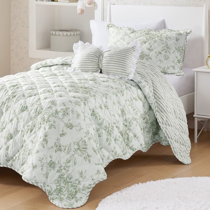 Adele Vintage Cottage Style Scalloped Edge Quilt Set | Green - Quahog Bay Bedding