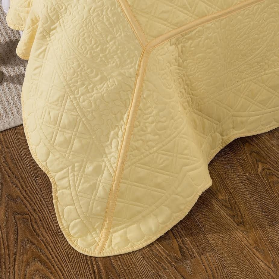 Buttercup Puffs Yellow Diamond Matelasse Scalloped Quilt Set - Quahog Bay Bedding