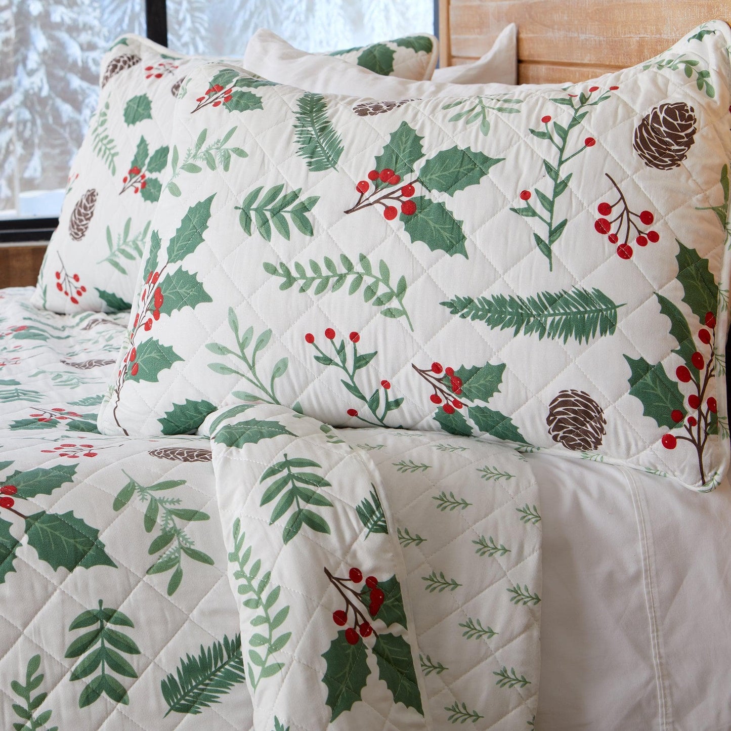 Christmas Holly Quilt Set - Christmas Quilts