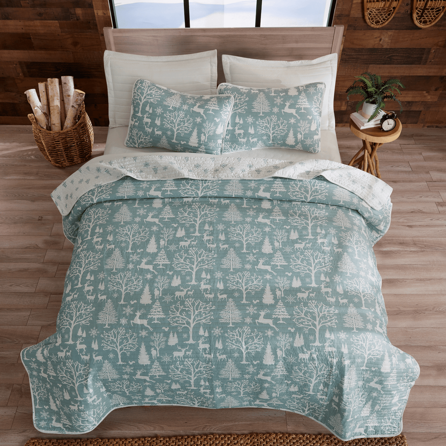 Blue Lodge Woods Quilt - Coastal Christmas Bedding