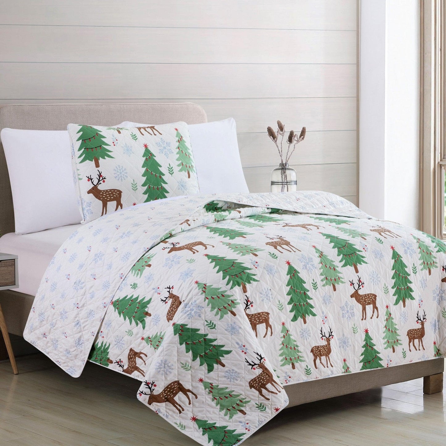 Christmas Holly Quilt Set - Christmas Themed Bedding