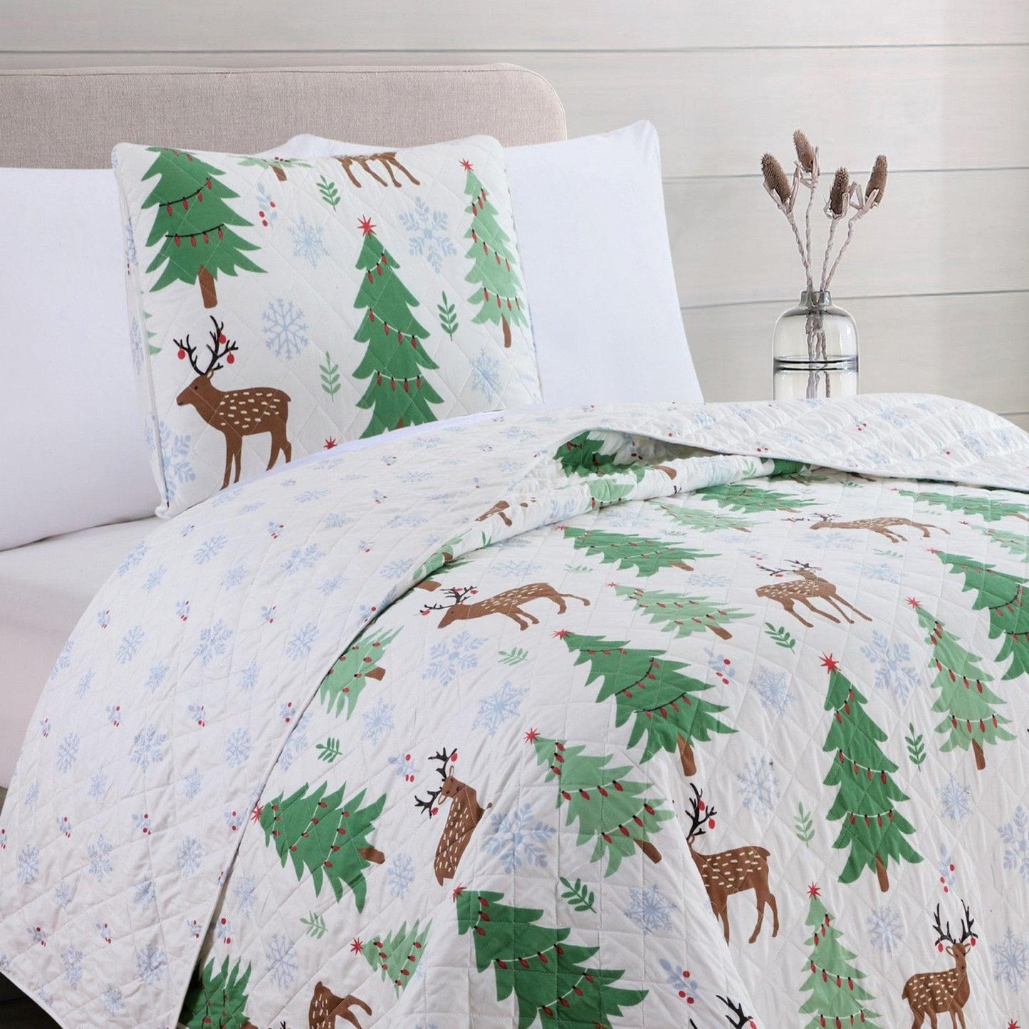 Christmas Holly Quilt Set - Christmas Themed Bedding