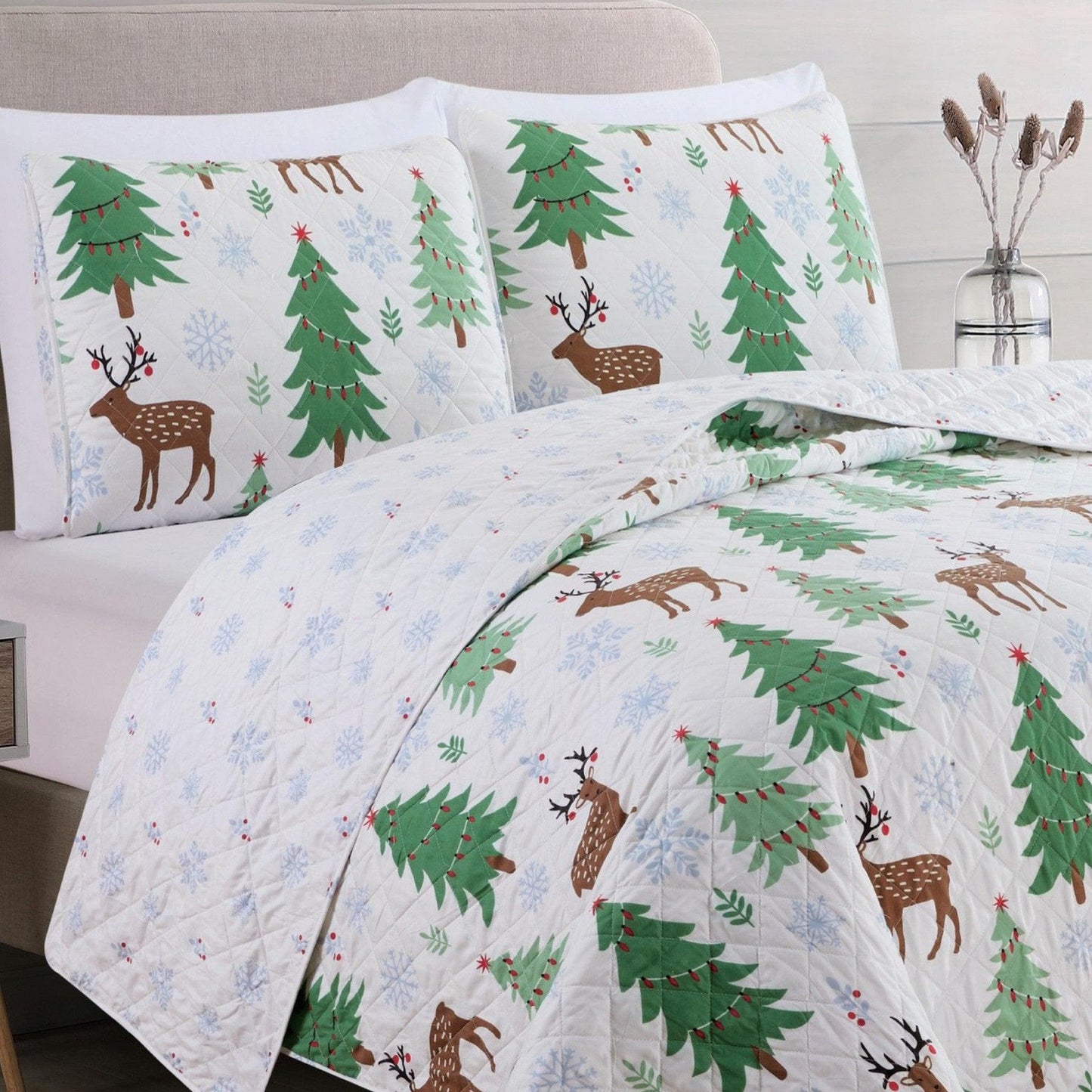 Christmas Holly Quilt Set - Christmas Themed Bedding