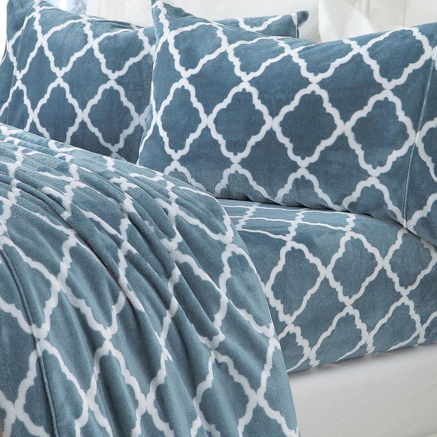 4-Piece Printed Plush Sheet - Velvet Luxe - Coastal Holiday & Christmas Themed Bedding