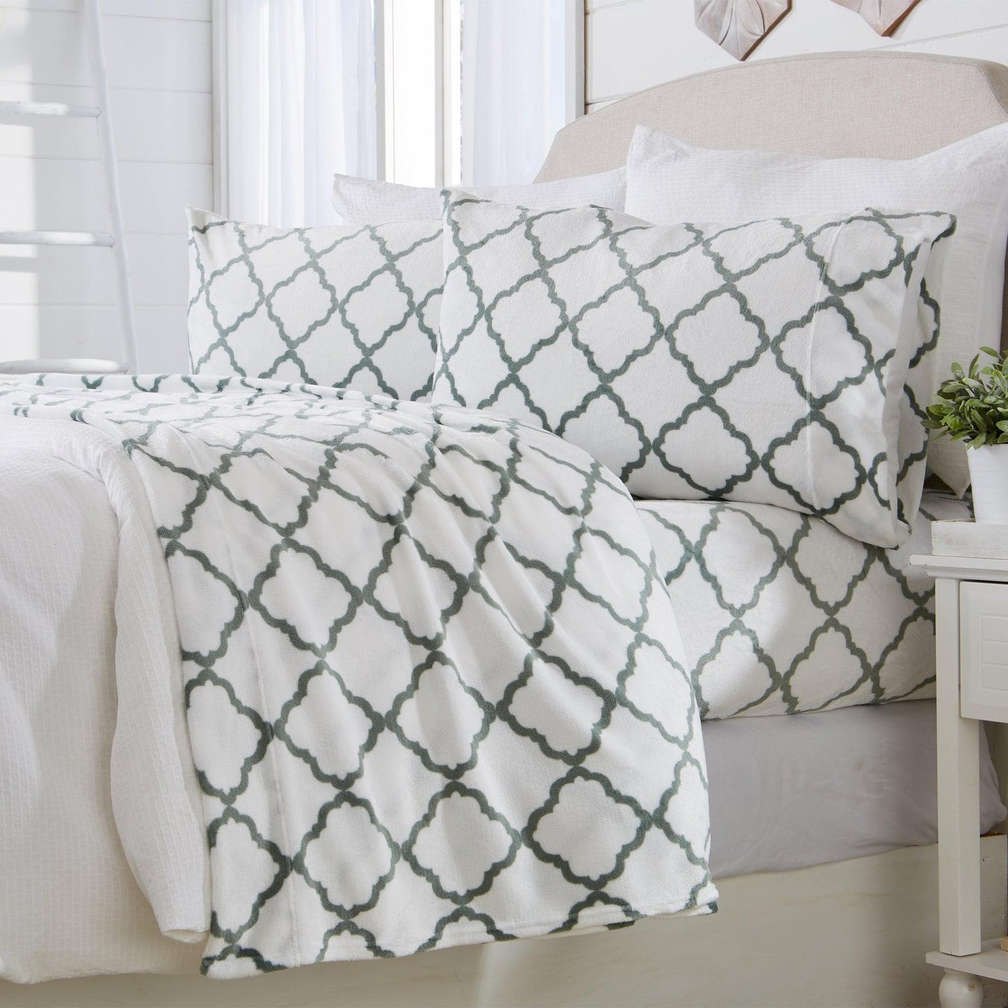 4-Piece Printed Plush Sheet - Velvet Luxe - Coastal Holiday & Christmas Themed Bedding