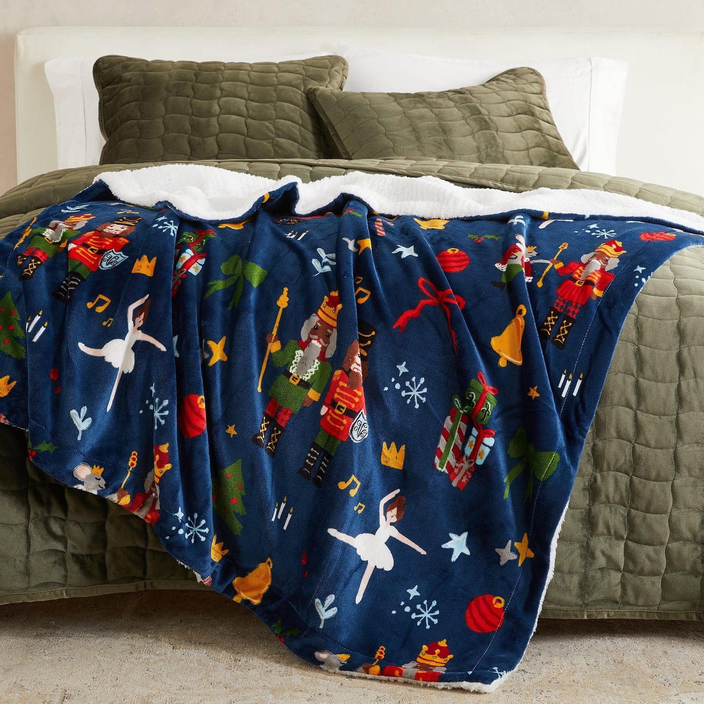 Christmas Sherpa Throw Blankets - Christmas Themed Quilts