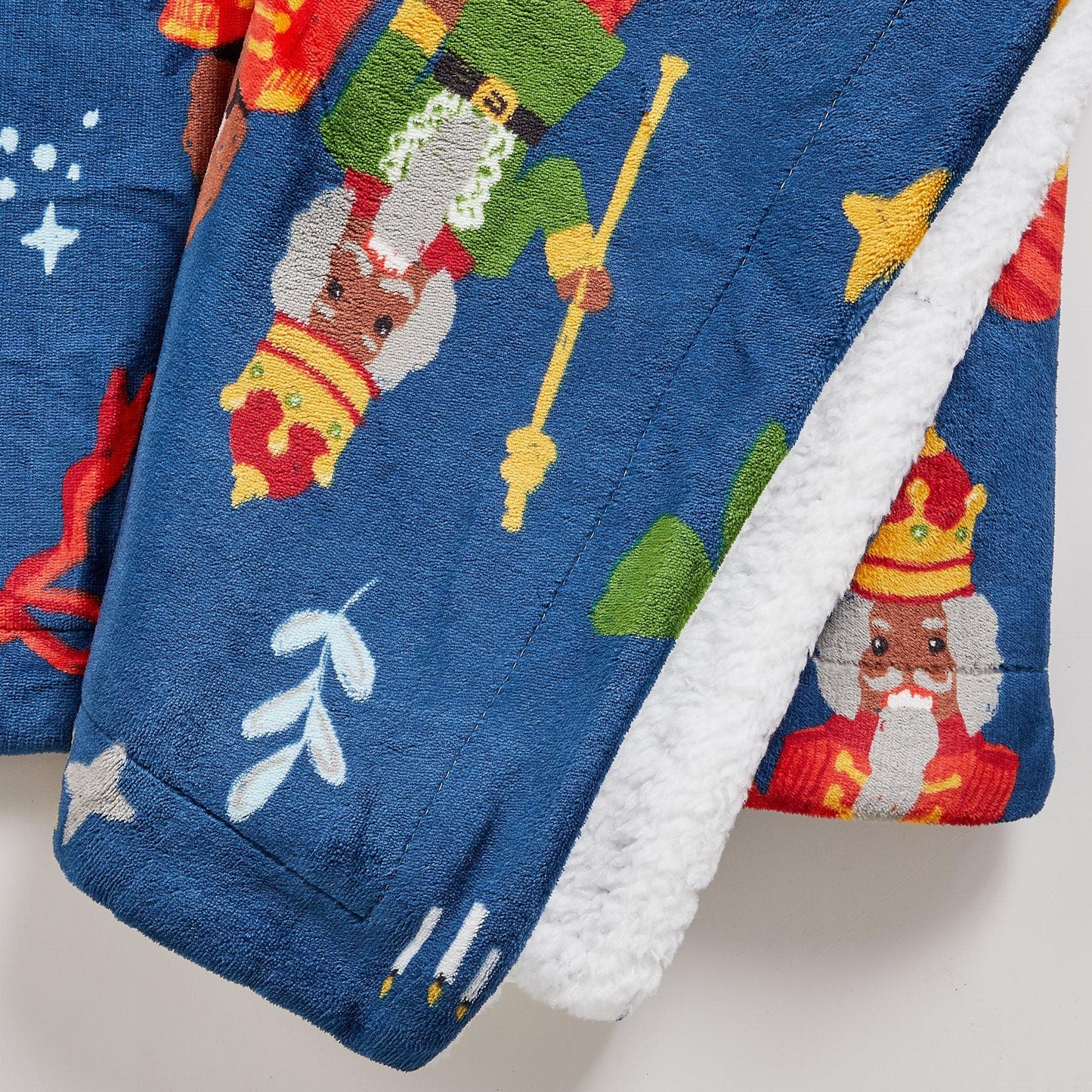 Christmas Sherpa Throw Blankets - Christmas Themed Quilts