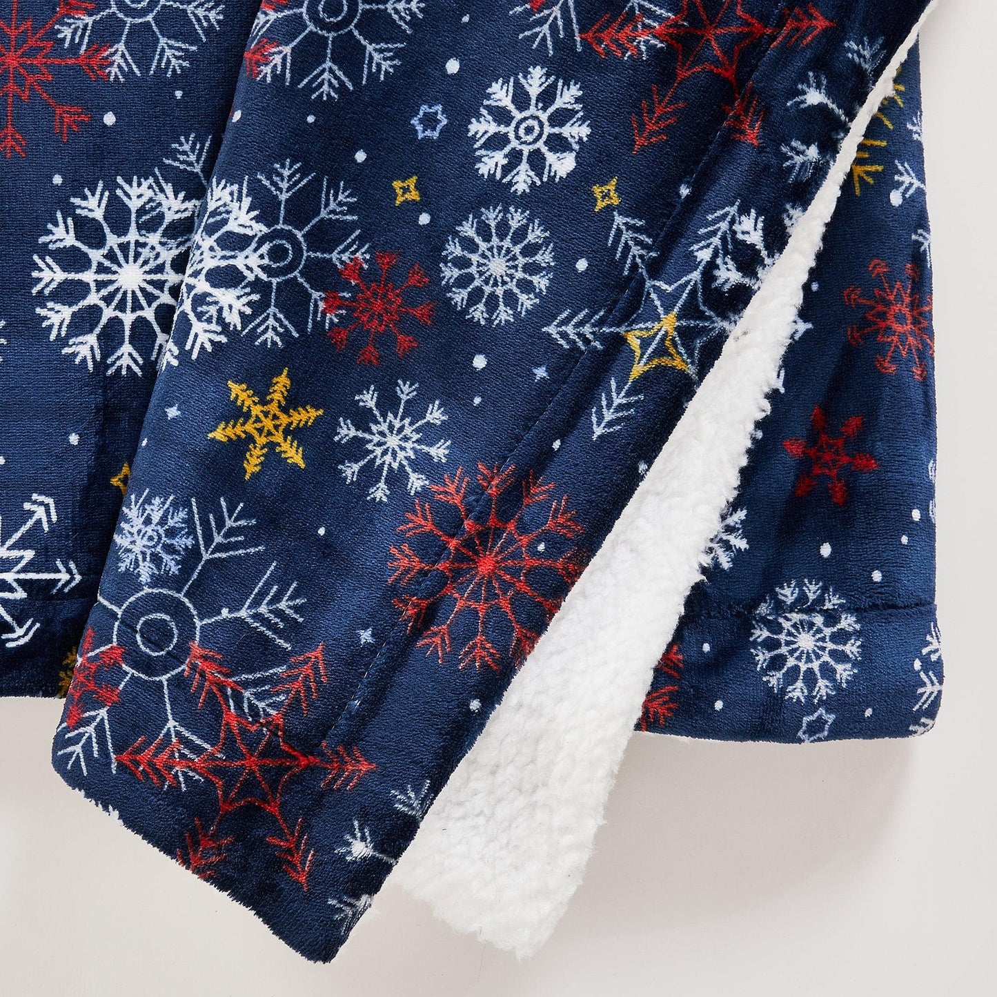 Christmas Sherpa Throw Blanket - Festive Christmas Themed Bedding