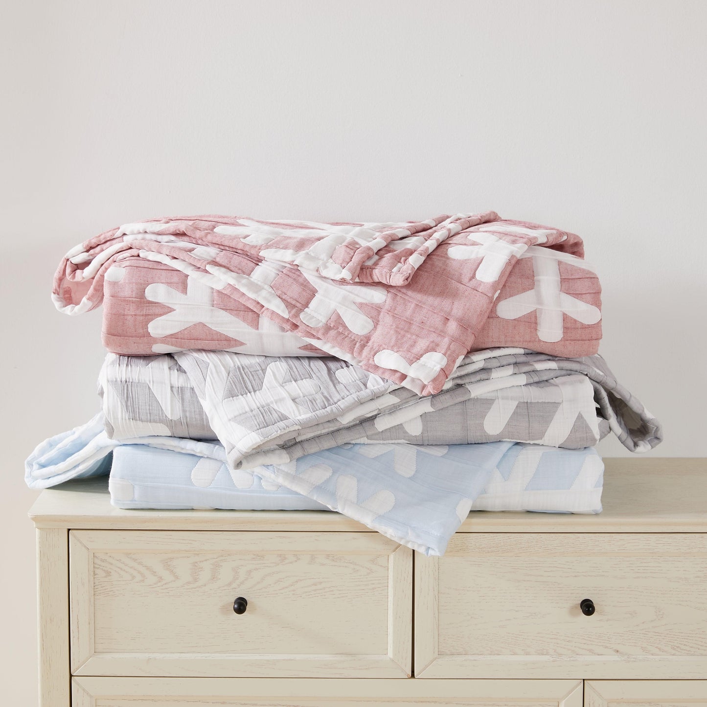 Matelassé Snowflake Quilt Set - Coastal Christmas Quilts