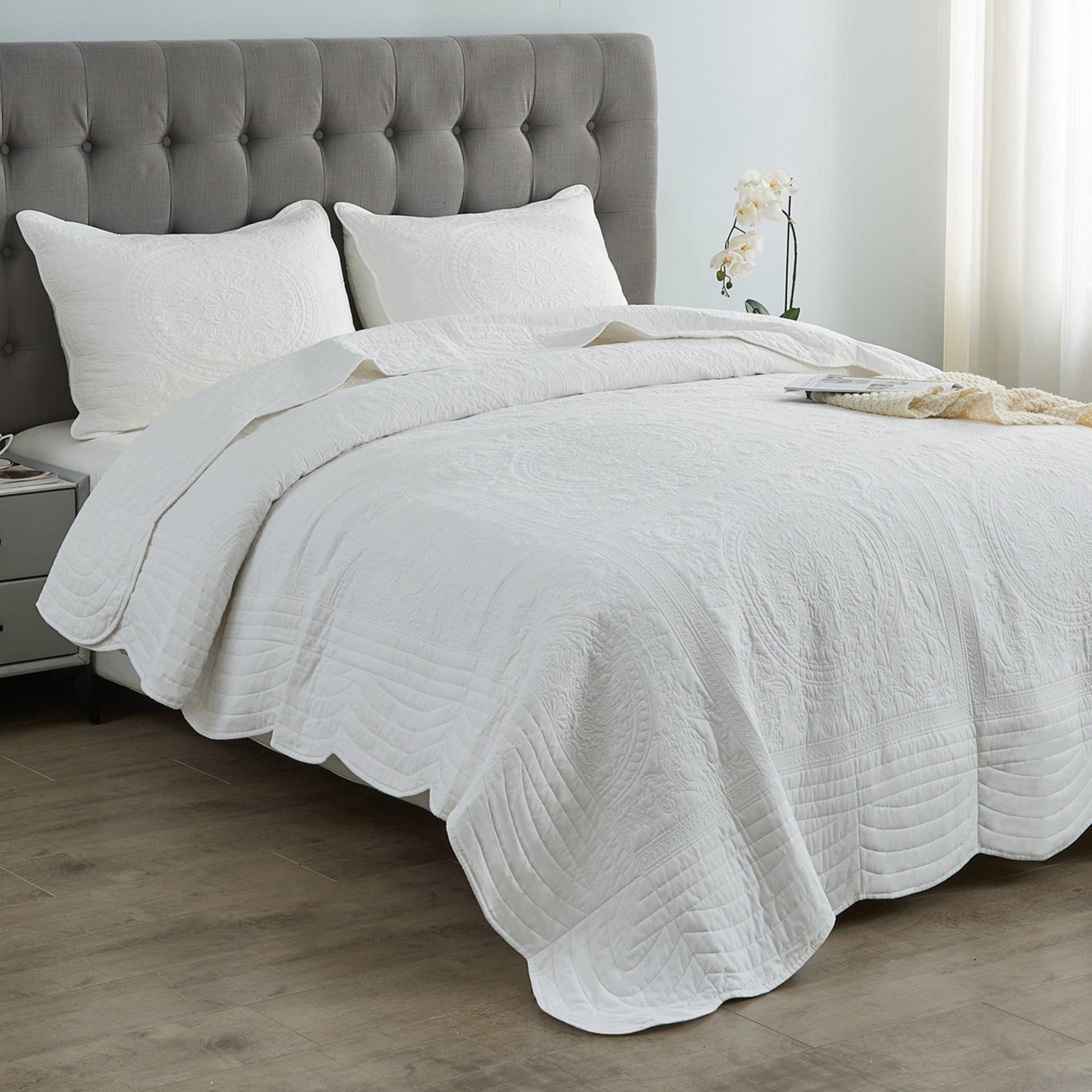 Isabella Cotton Quilt Set - White - Stunning Medallions And Scalloped Edges - Quahog Bay Bedding