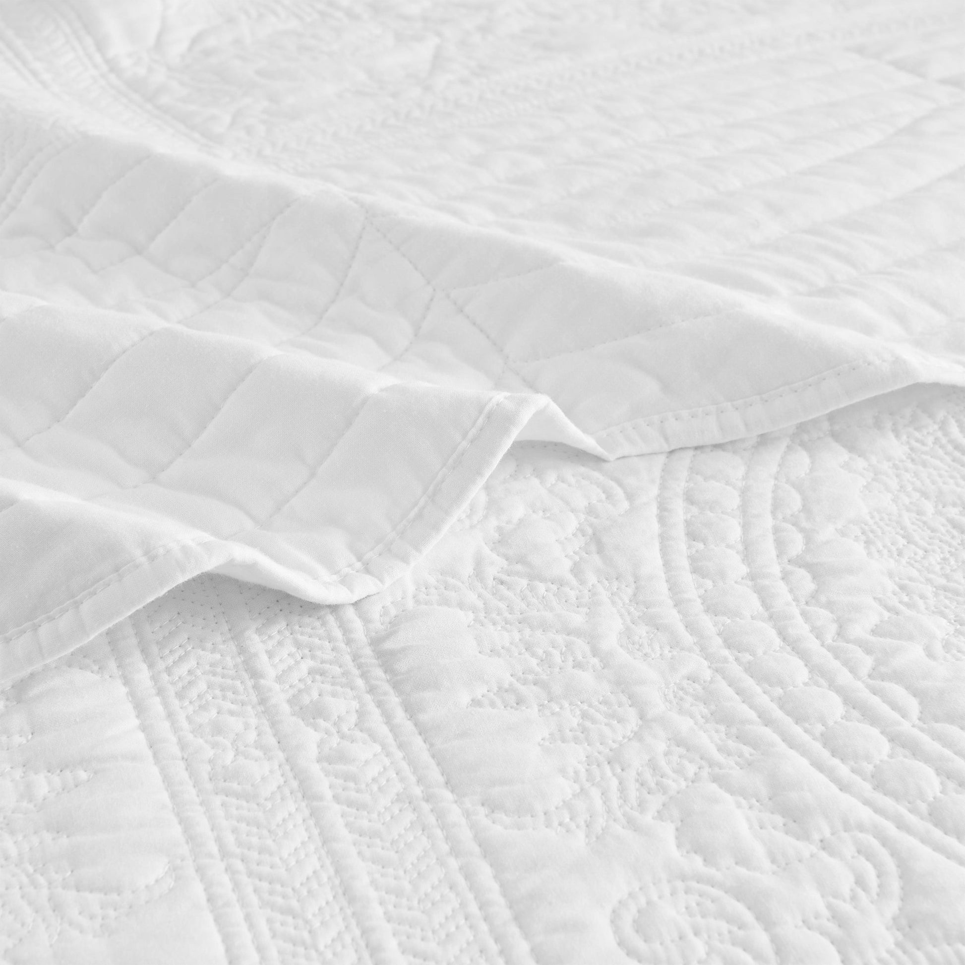 Isabella Cotton Quilt Set - White - Stunning Medallions And Scalloped Edges - Quahog Bay Bedding