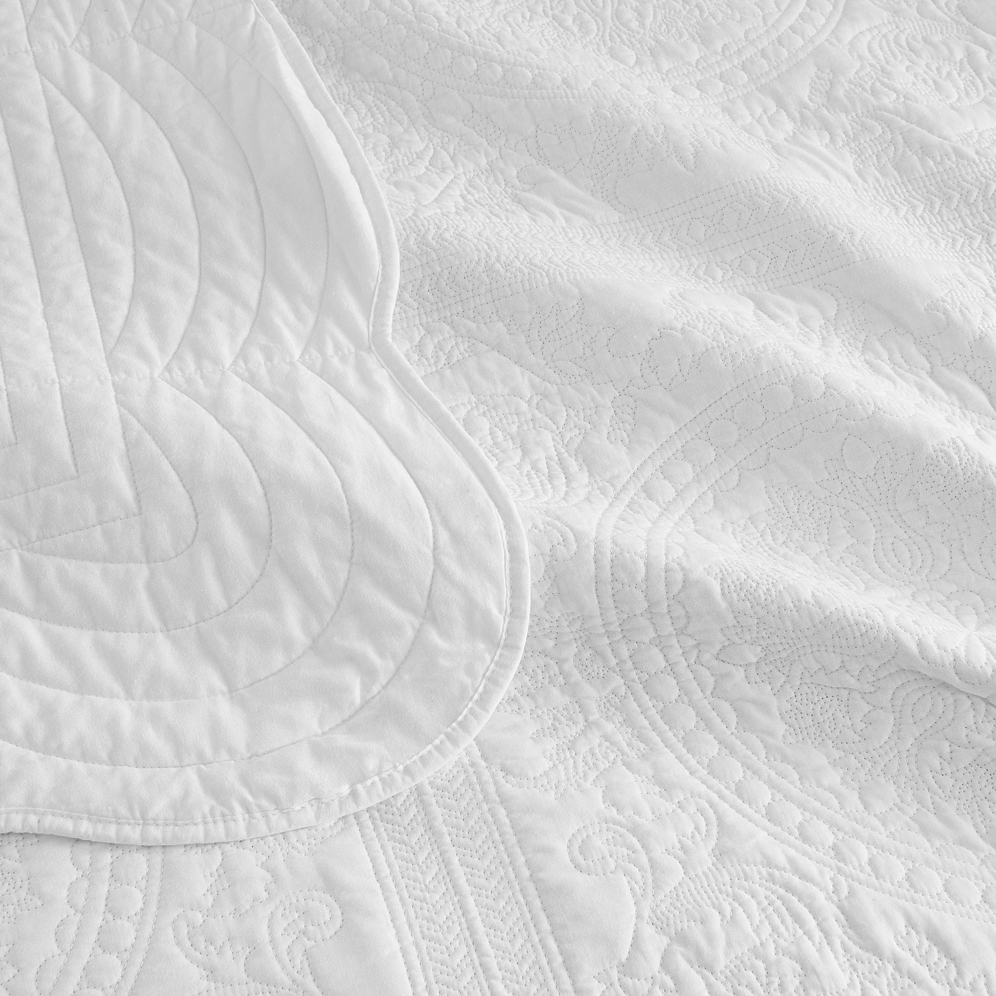 Isabella Cotton Quilt Set - White - Stunning Medallions And Scalloped Edges - Quahog Bay Bedding