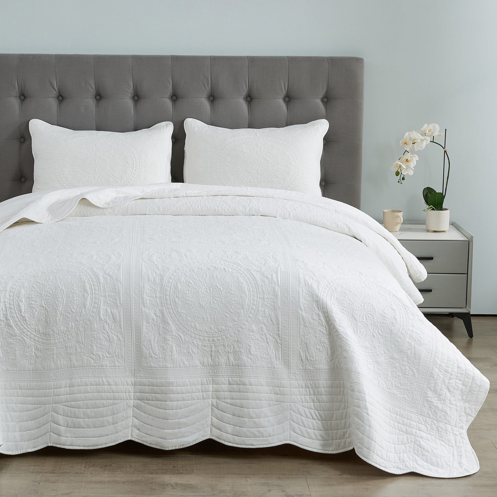 Isabella Cotton Quilt Set - White - Stunning Medallions And Scalloped Edges - Quahog Bay Bedding