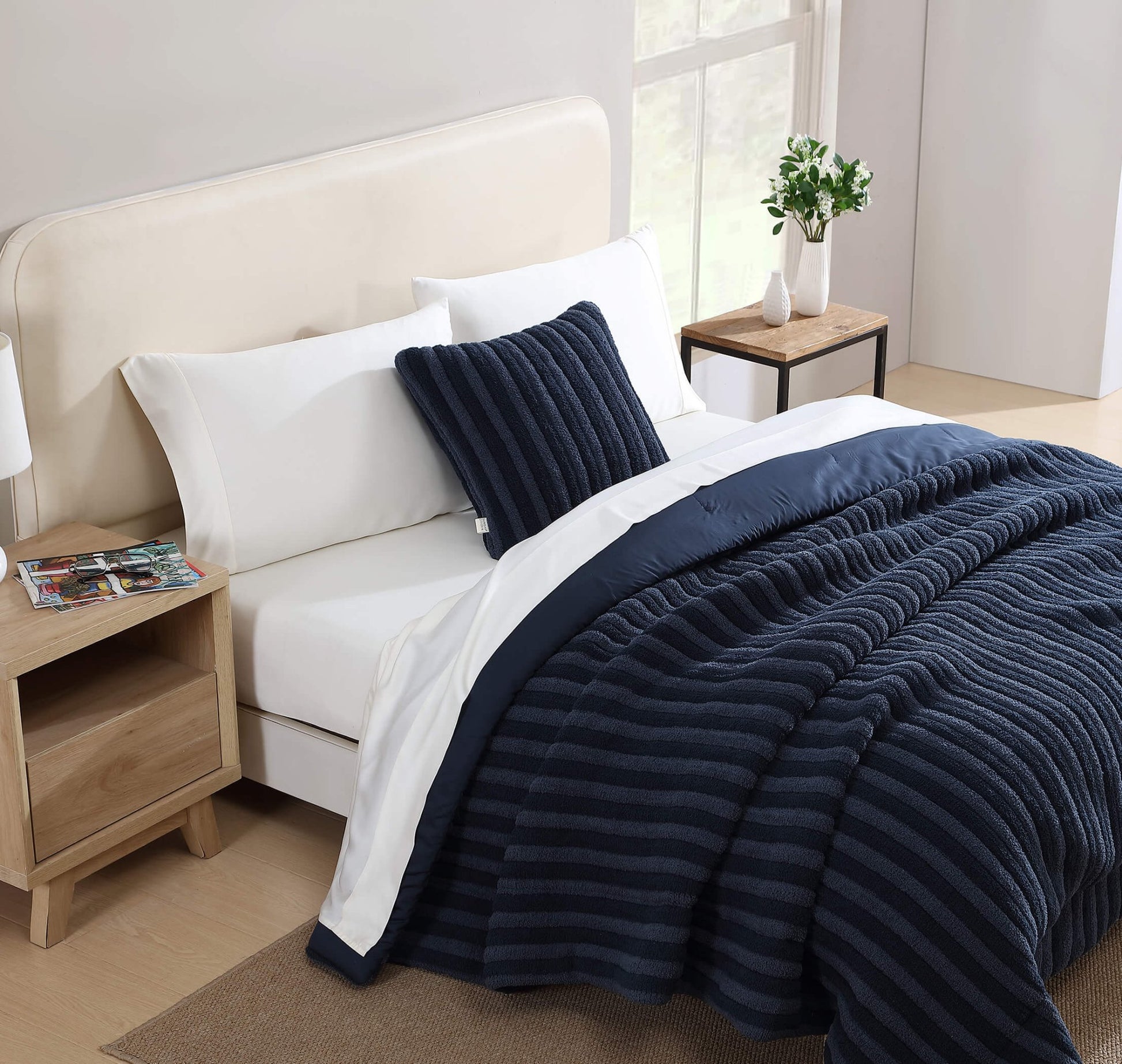 Snug Comforter With Piped Detailing - Sustainable Bedding - Quahog Bay Bedding
