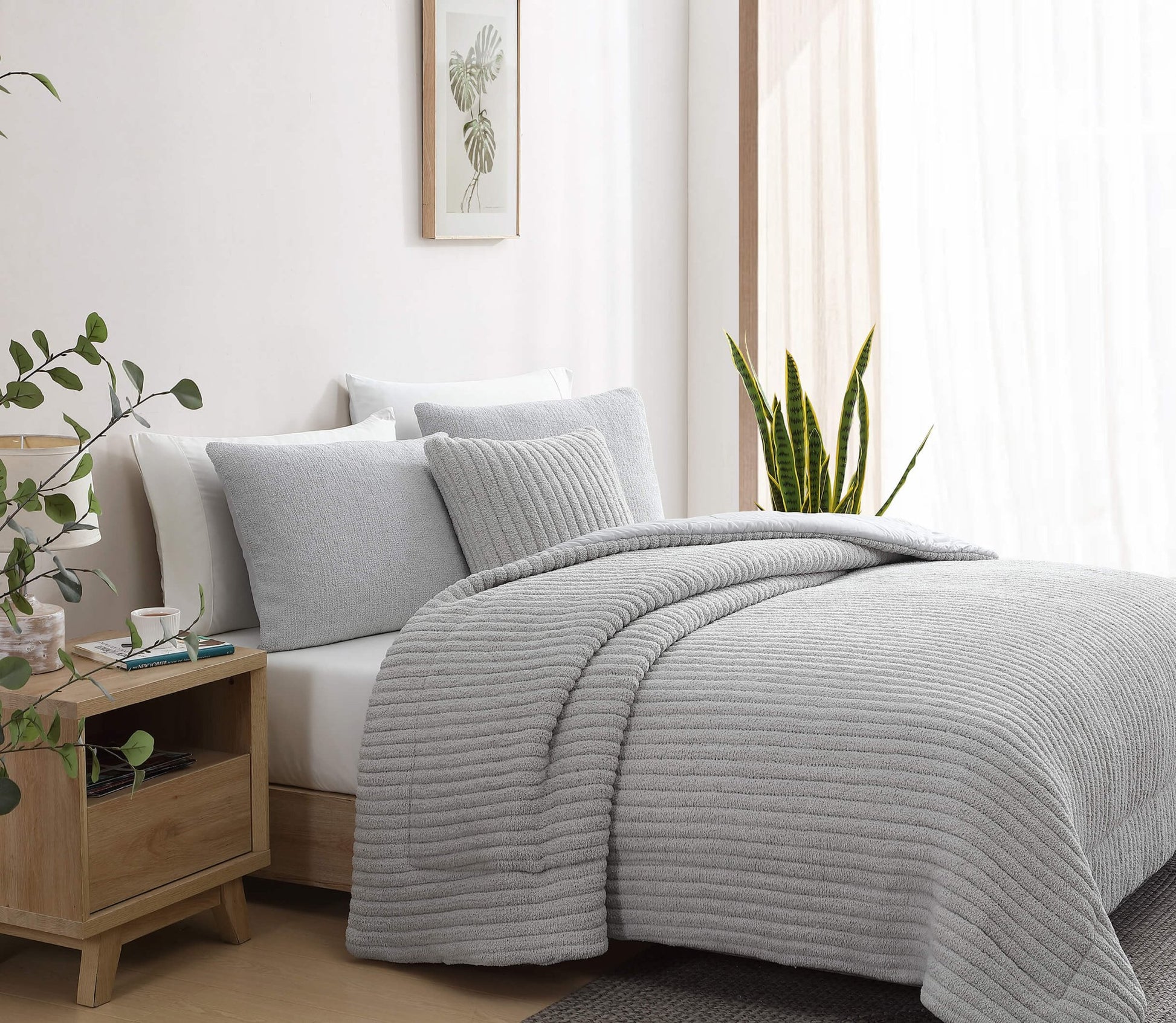 Snug Comforter With Piped Detailing - Sustainable Bedding - Quahog Bay Bedding