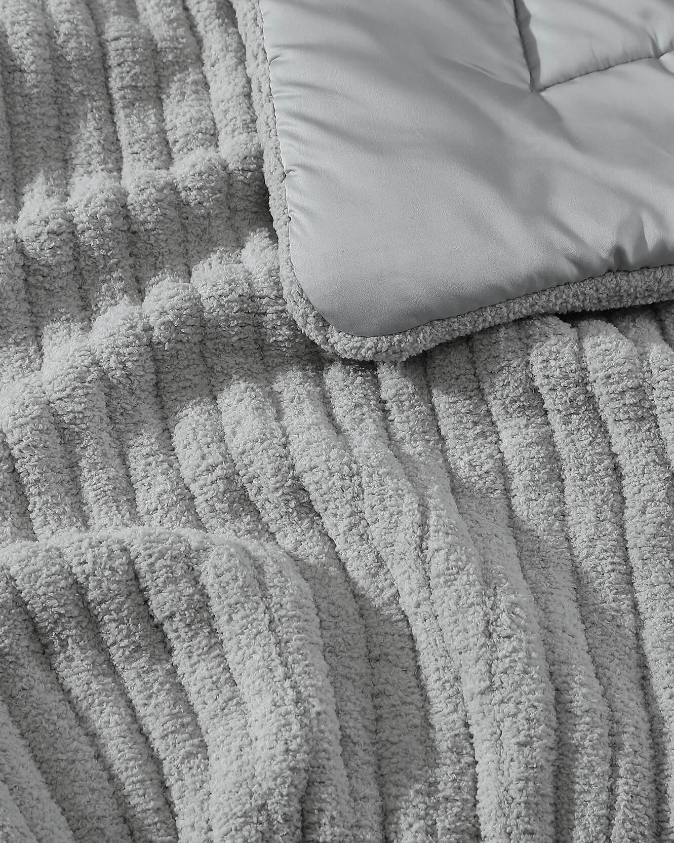 Snug Comforter With Piped Detailing - Sustainable Bedding - Quahog Bay Bedding