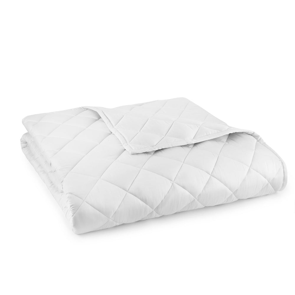 White quilted cotton comforter with diamond stitching