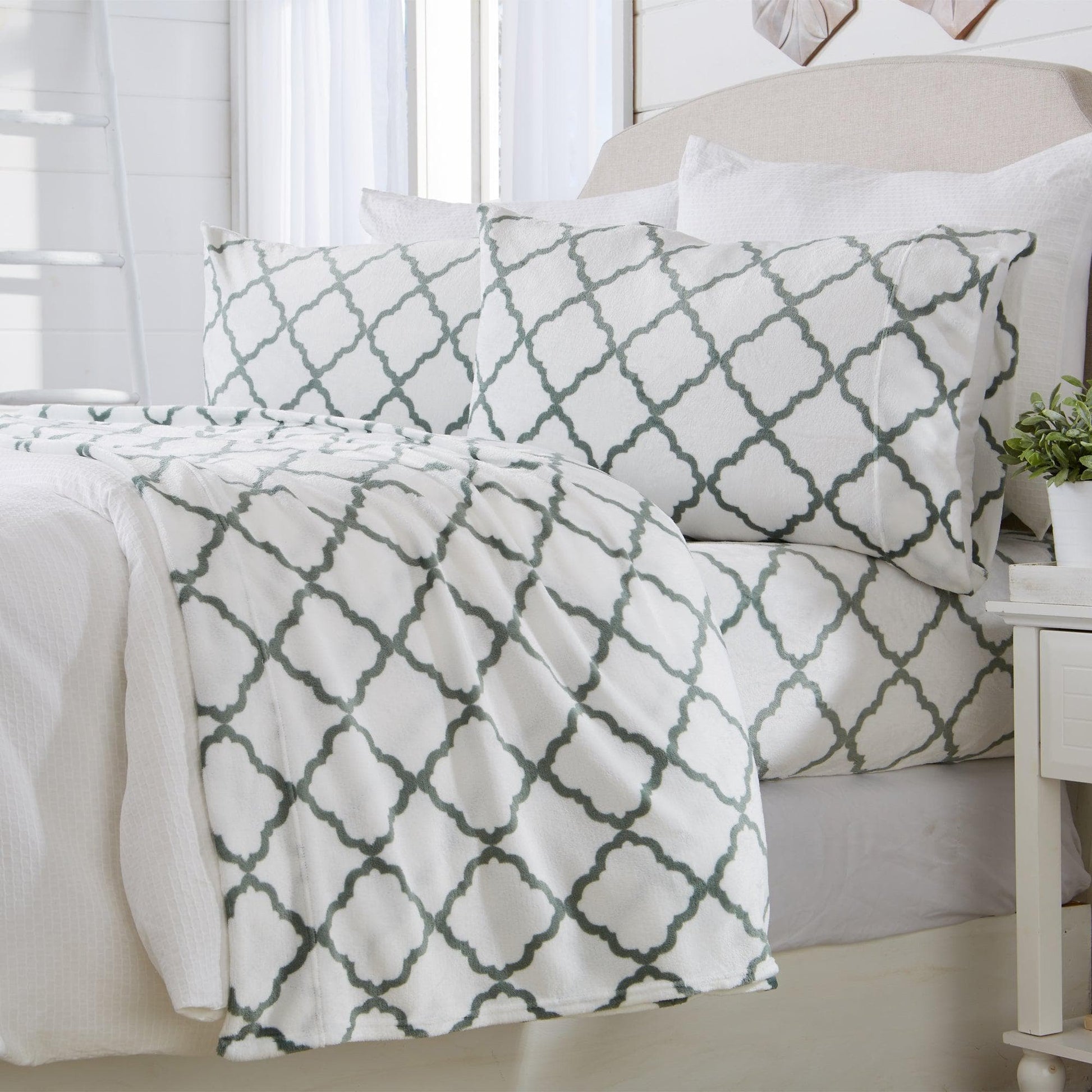 4-Piece Printed Plush Sheet - Velvet Luxe - Coastal Holiday & Christmas Themed Bedding - Quahog Bay Bedding