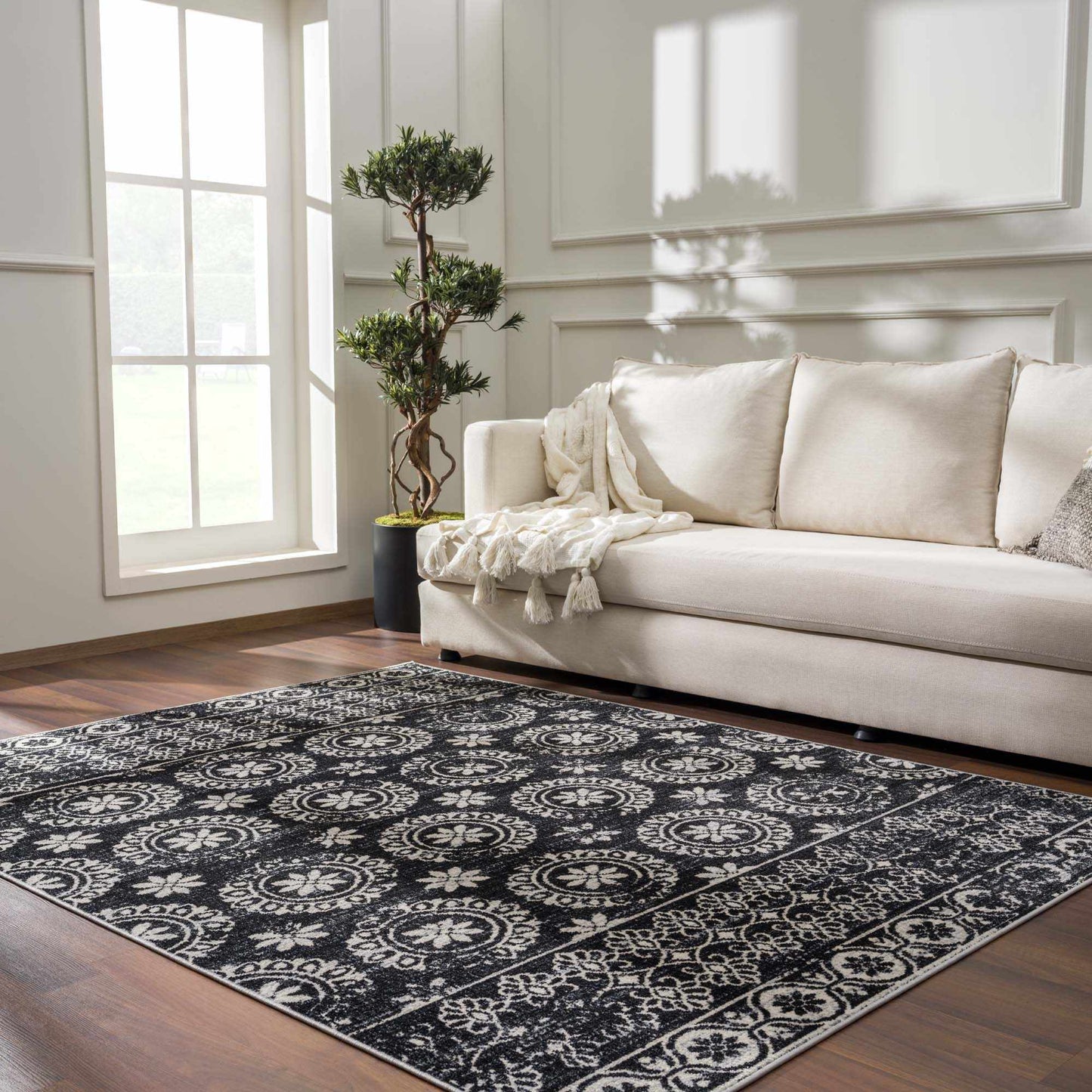 Kahraman Black&White Floral Washable Area Rug