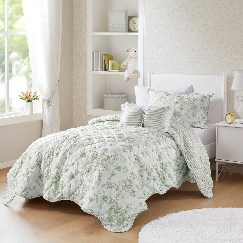 Adele Vintage Cottage Style Scalloped Edge Quilt Set | Green - Quahog Bay Bedding