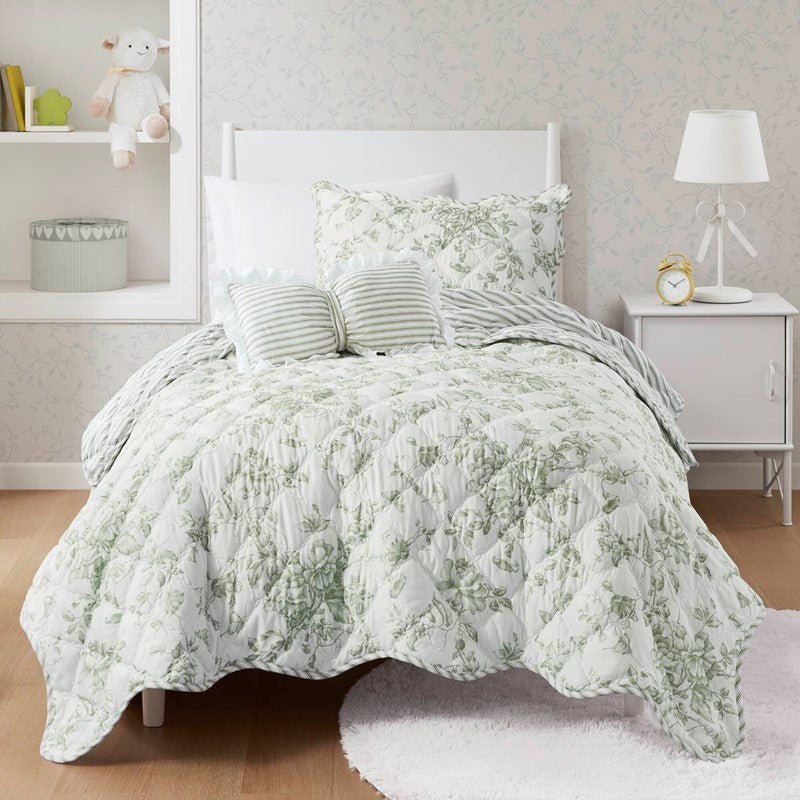 Adele Vintage Cottage Style Scalloped Edge Quilt Set | Green - Quahog Bay Bedding