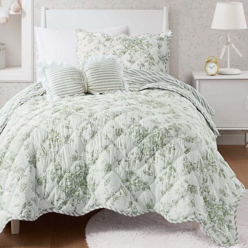 Adele Vintage Cottage Style Scalloped Edge Quilt Set | Green - Quahog Bay Bedding
