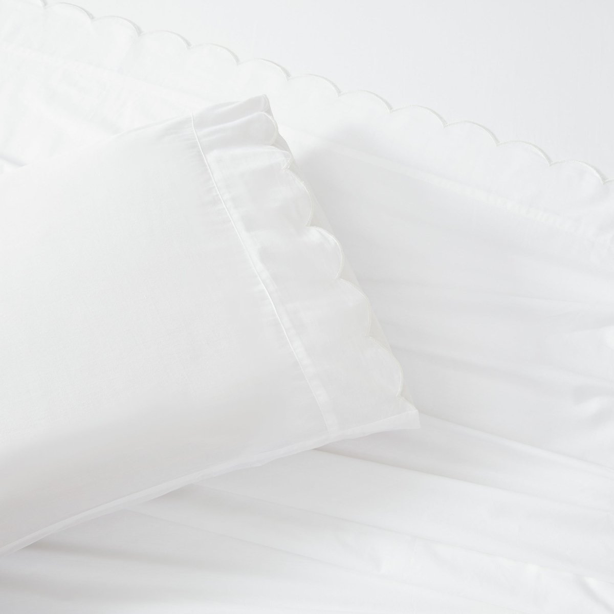 Coastal Chic Scalloped Edge Cotton Sheet Set - Quahog Bay Bedding