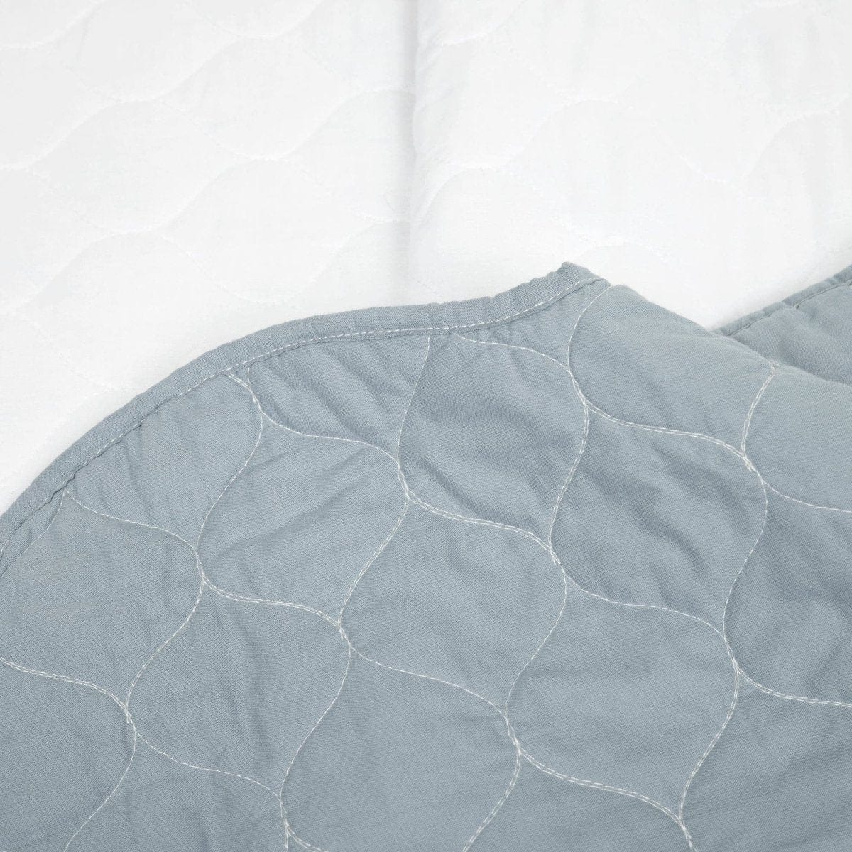 Coastal Chic Scalloped Edge Reversible Quilt 3 Piece Set - Quahog Bay Bedding