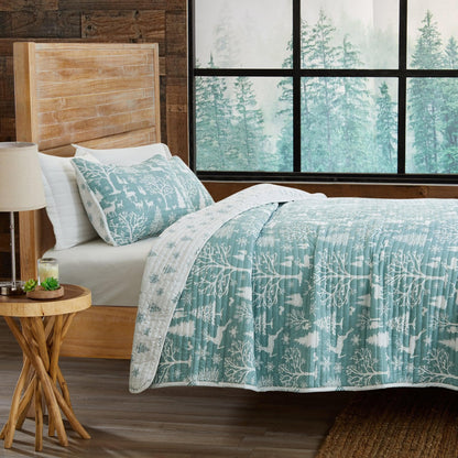 Blue Lodge Woods Quilt - Coastal Christmas Bedding