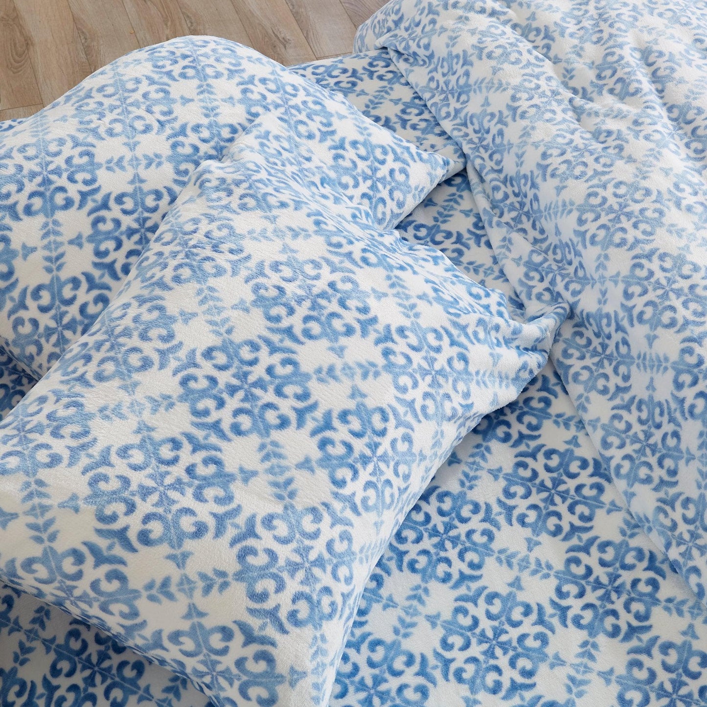 4-Piece Printed Plush Sheet - Velvet Luxe -  Coastal Holiday & Christmas Themed Bedding