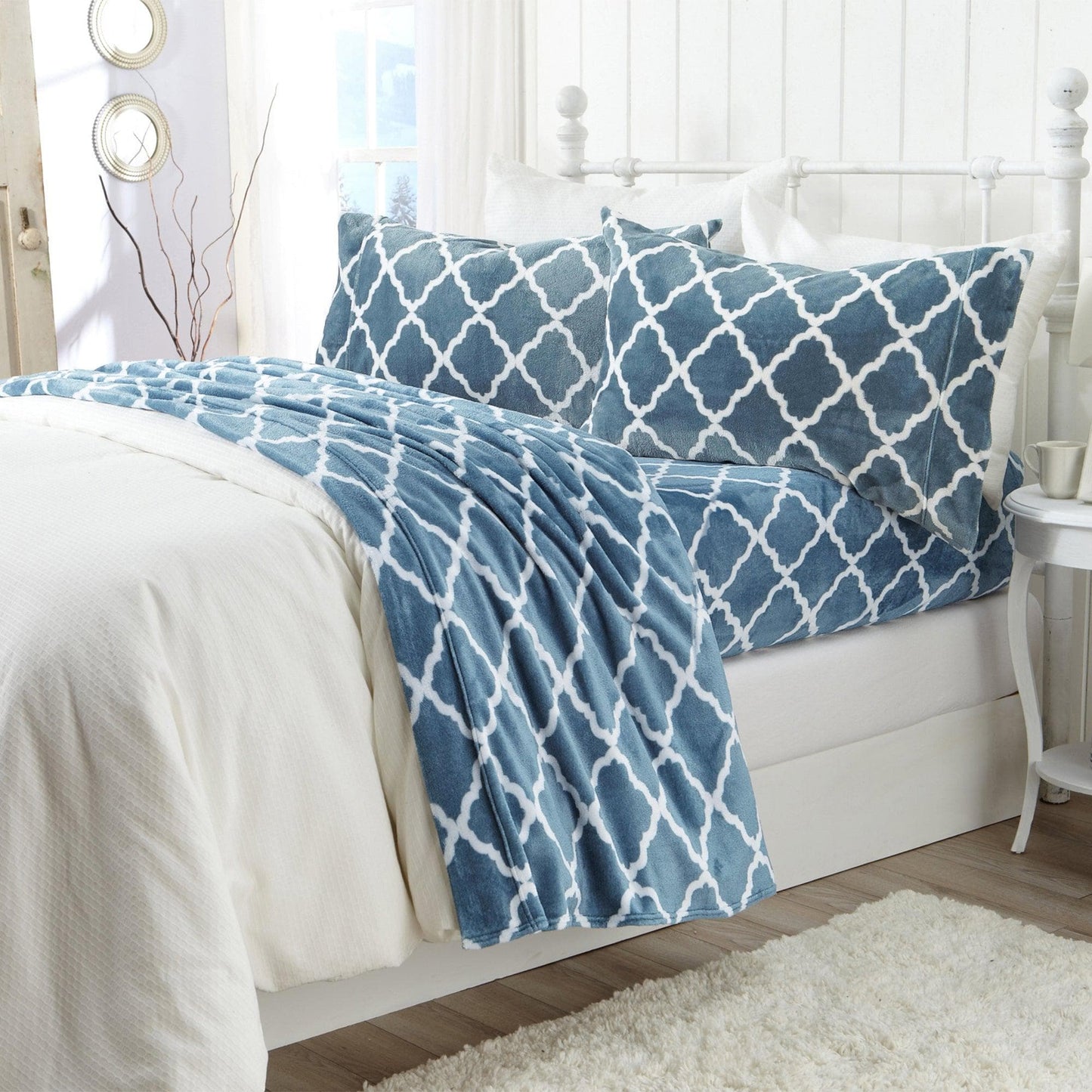 4-Piece Printed Plush Sheet - Velvet Luxe -  Coastal Holiday & Christmas Themed Bedding