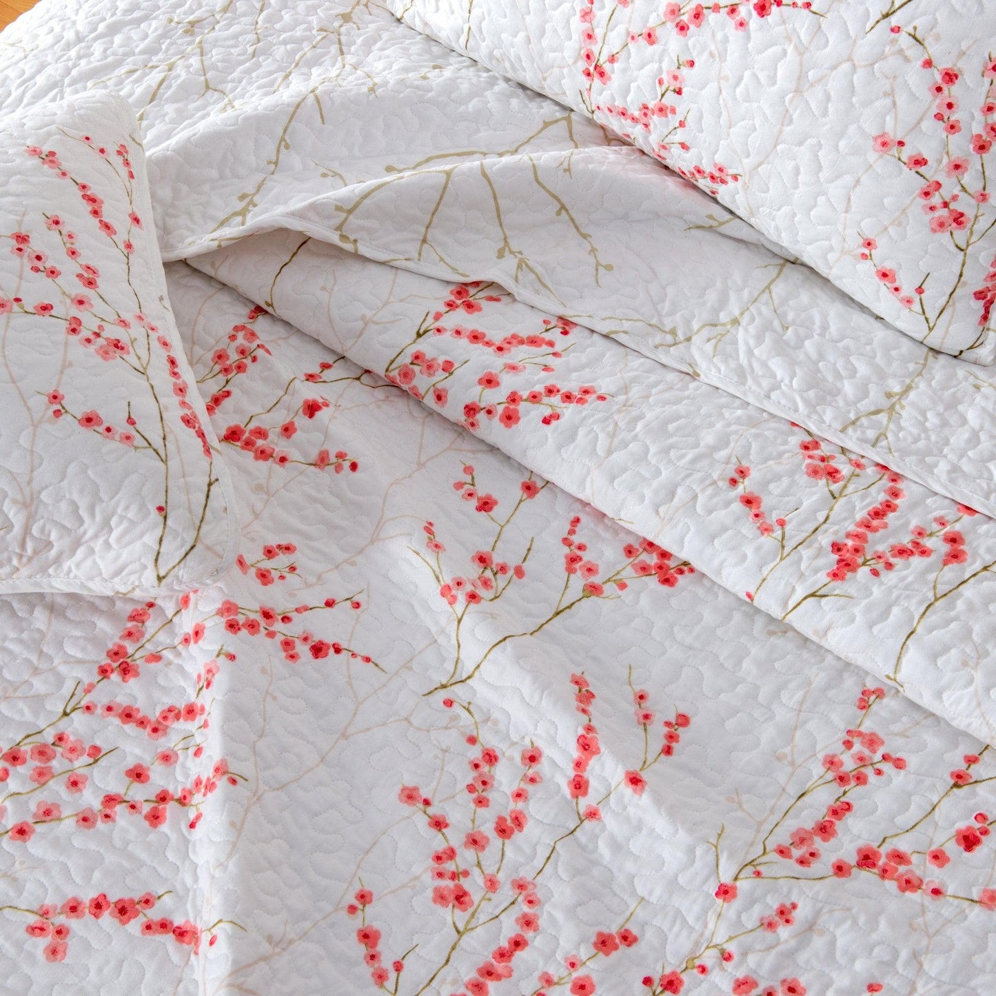 Floral Quilt - White & Coral - Floral Themed Quilts