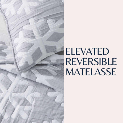 Matelassé Snowflake Quilt Set - Coastal Christmas Quilts
