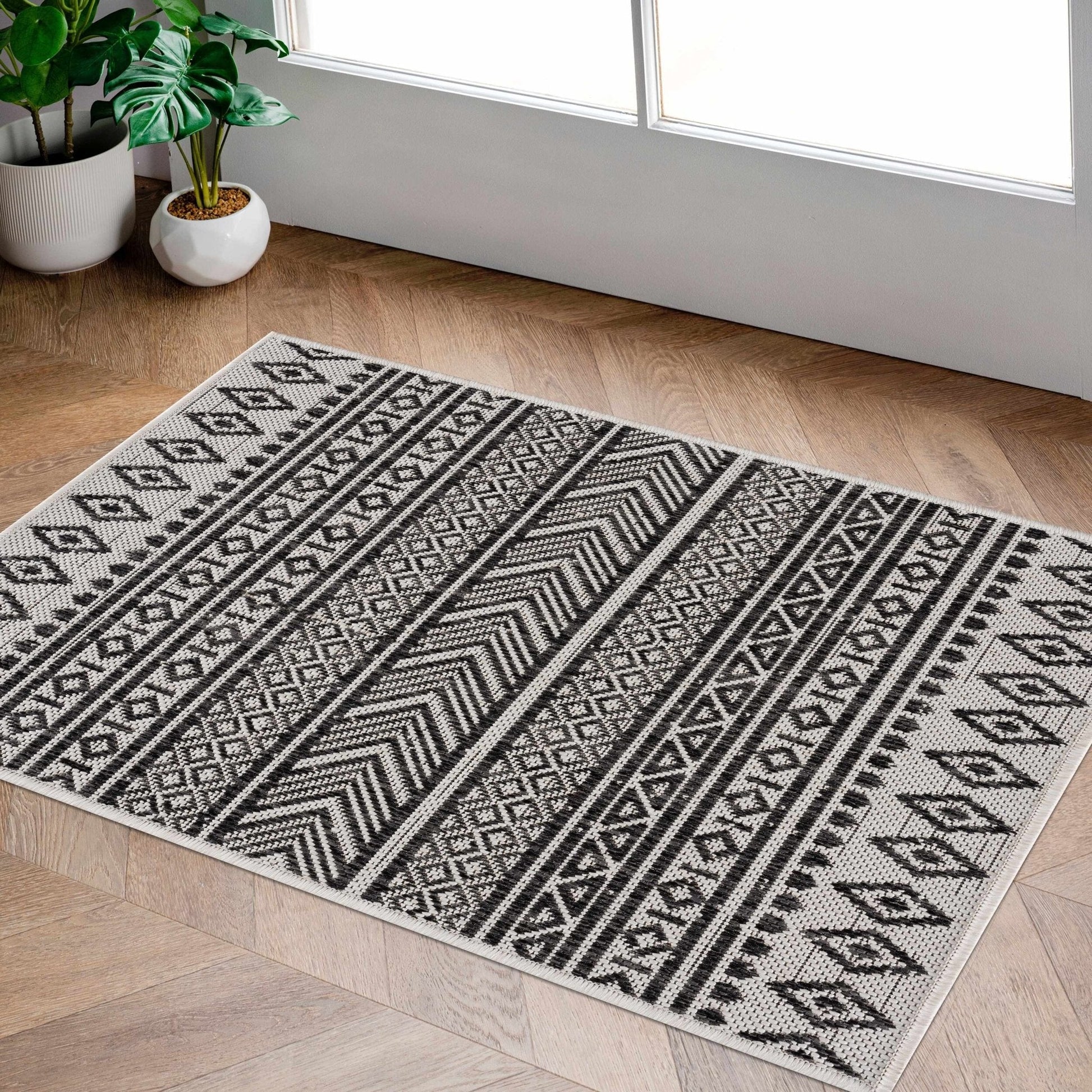 Imboden Black&White Outdoor Rug - Quahog Bay Bedding
