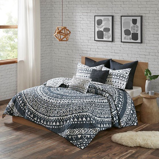 Urban Habitat Oversized Medallion Cotton Comforter Set - Black and White Comforter Set - Quahog Bay Bedding