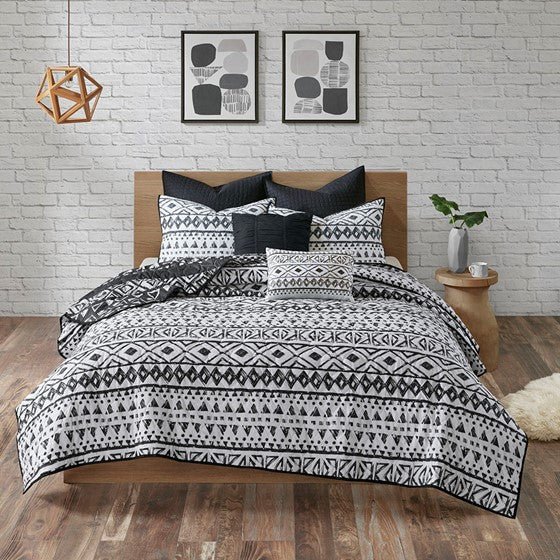 Urban Habitat Oversized Medallion Cotton Comforter Set - Black and White Comforter Set - Quahog Bay Bedding