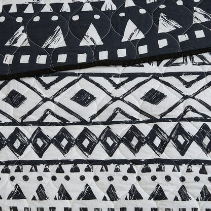 Urban Habitat Oversized Medallion Cotton Comforter Set - Black and White Comforter Set - Quahog Bay Bedding