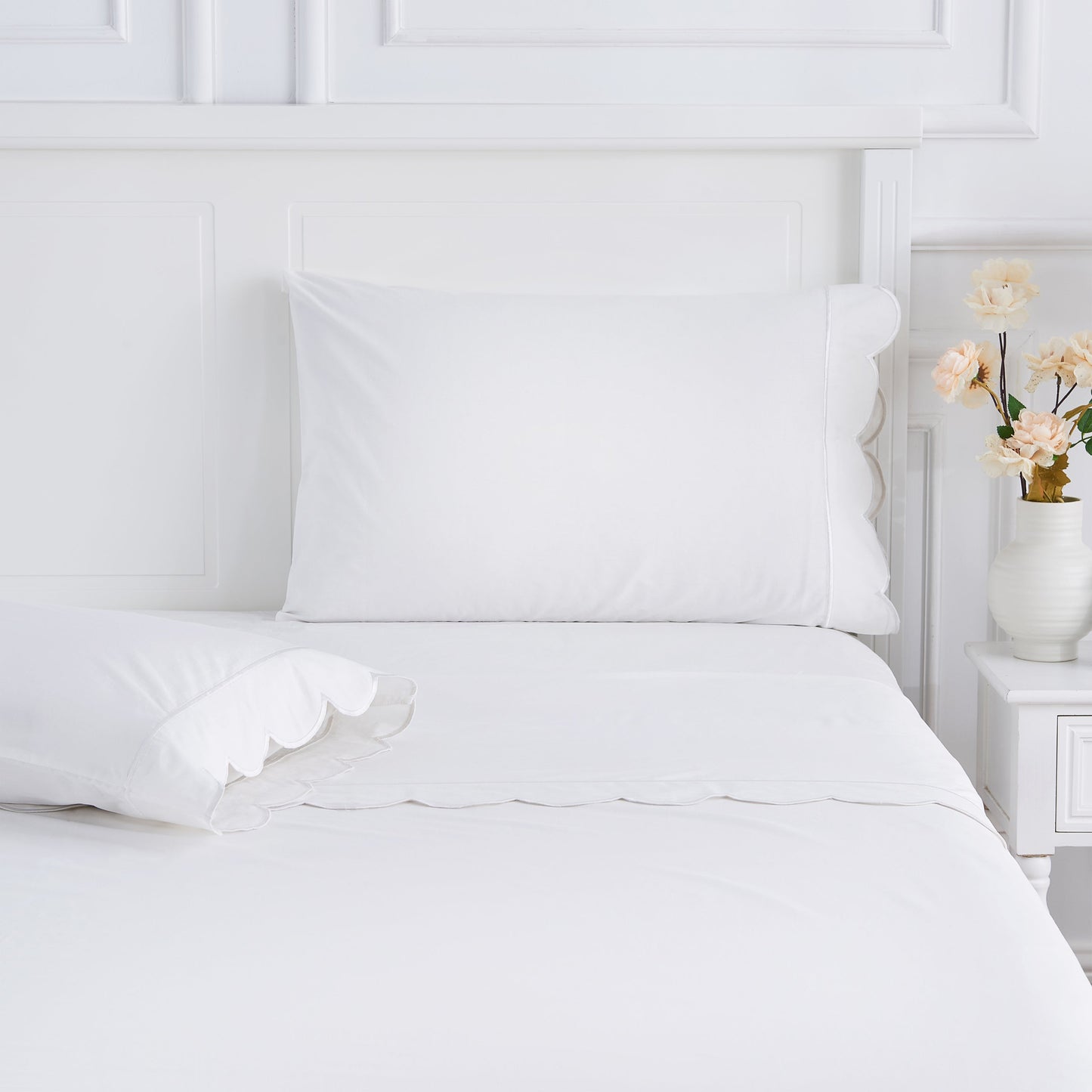 Coastal Scalloped Edge Embroidered 300TC Cotton Percale Sheet Set