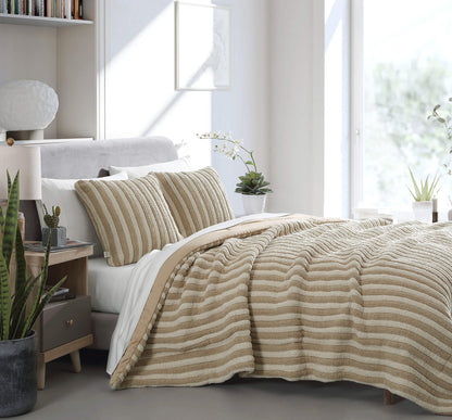 Snug Comforter With Piped Detailing - Sustainable Bedding - Quahog Bay Bedding