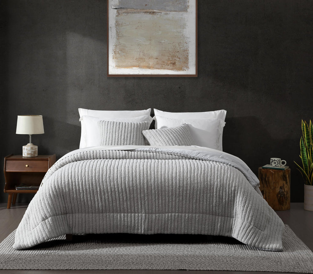 Snug Comforter With Piped Detailing - Sustainable Bedding - Quahog Bay Bedding