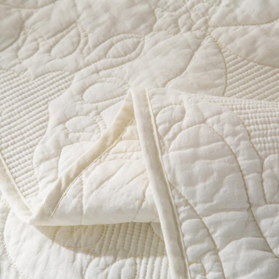 Ivory Paisley Damask Stitch Matelassé Cotton Quilt Set - Quahog Bay Bedding