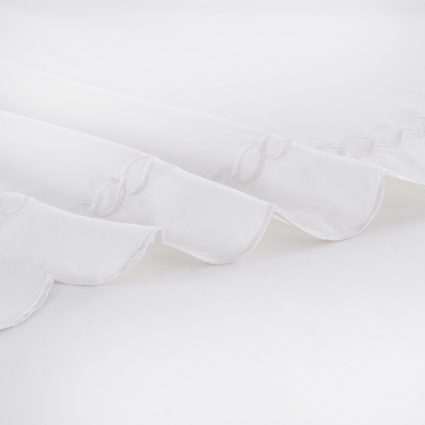 600 Thread Count Scallop Rope Embroidered Cotton Pillowcase Pair